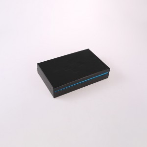 Musta laatikko, jossa on logo