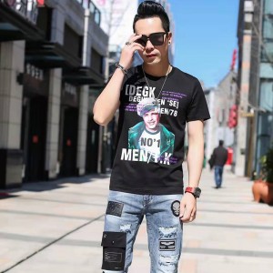 Digitaalinen tulostusneulottu T-paita