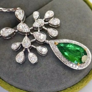 Uusi muotoilu yksityinen räätälöity 18K kultaa 2,00 ct:n Emerald -kaulakorulla killan tarkastustodistuksella
