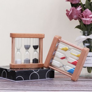 Tehdas voidaan räätälöidä 3 tuolilasi puun lasihiekka -ajastin keittiön ruoanlaittoon eurooppalaisen luovan puun metalli pyörivä tiimalasi -ajastin