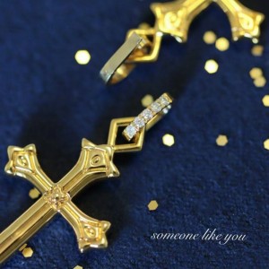18K Gold Cross -muotikorvakorutnaisille