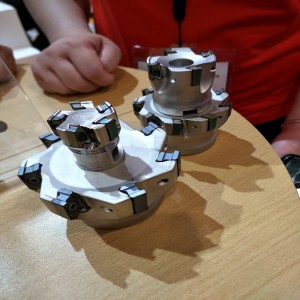 Nopea eteenpäin raskas leikkuuleikkurinopea syöttöjyrsin leikkuripidike pääty tehtaan