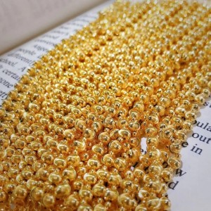 18K kultahelmirannekoru valmis lähetettäväksi