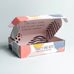 Kaksipuolinen vaaleanpunainen lentokoneen laatikkoneliömäinen vaatekappaleen t-paitapakkauslaatikko monikokoinen värilaatikko Aaltolaatikko