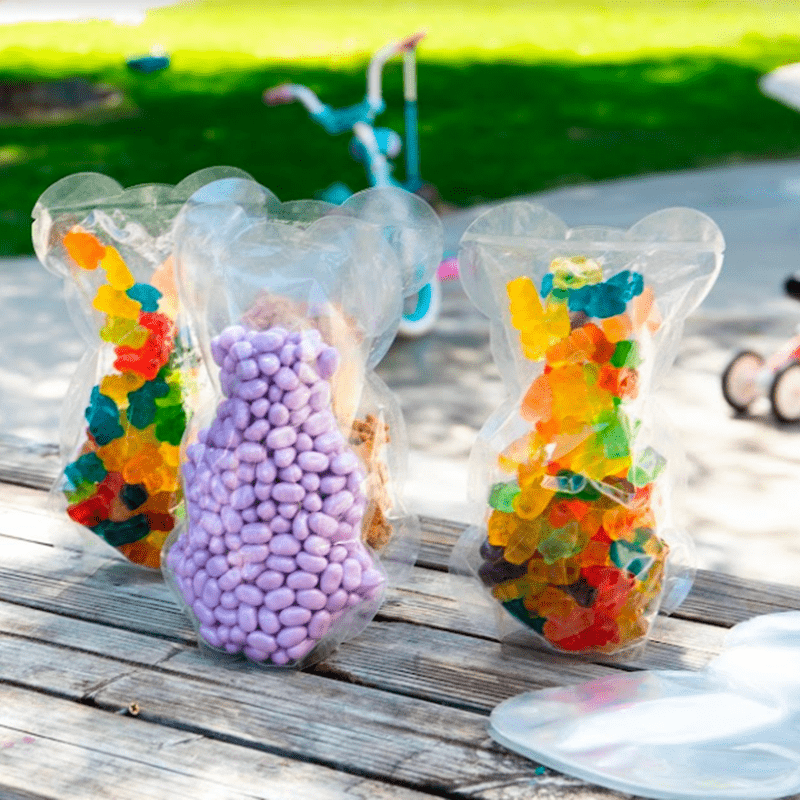 Opas muotoisiin pussiin