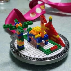 Urheilumitalit janauhat uimiseen juoksevaan lentopallovoimisteluun