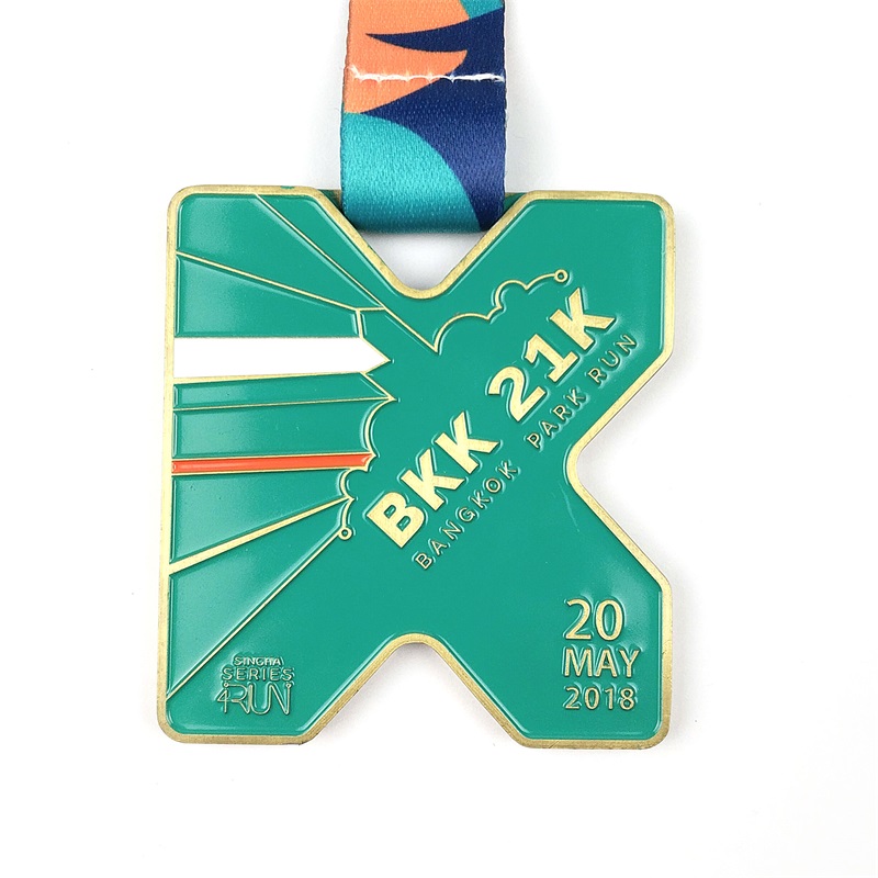 Mukautetut mitalit emali 3D Gold Metal Award Marathon Running Sport -mitali