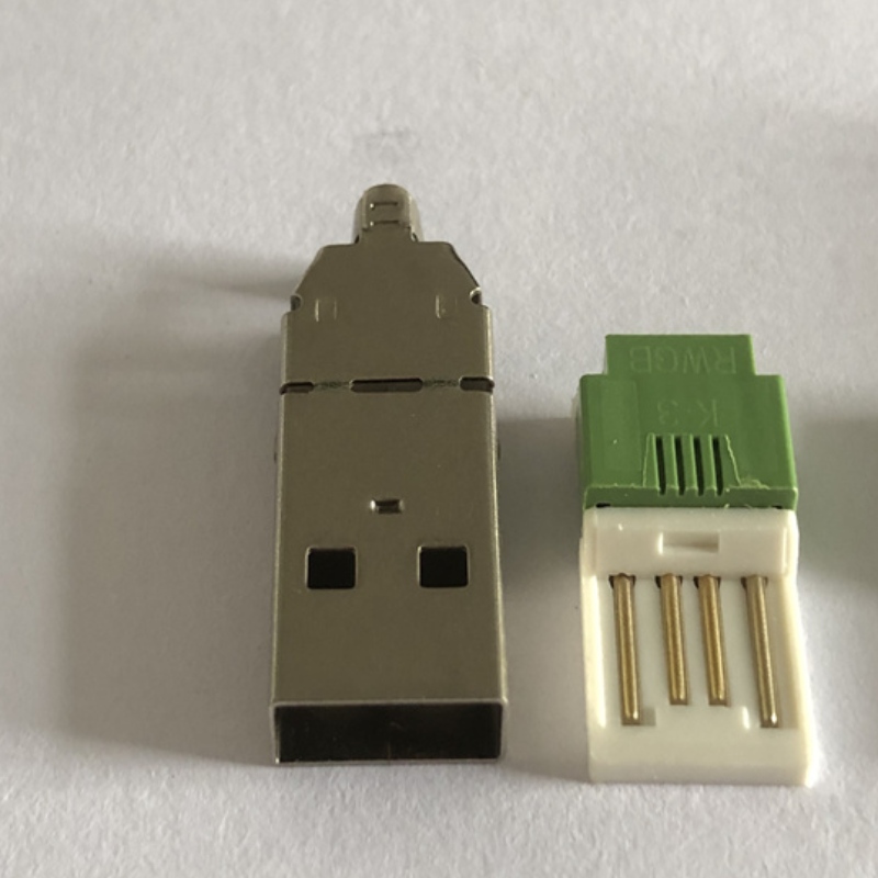 Nikkelipinnoitetun USB-tyypin A pyrstöpistorasia 3-in-1 PC DIY -sovitin.
