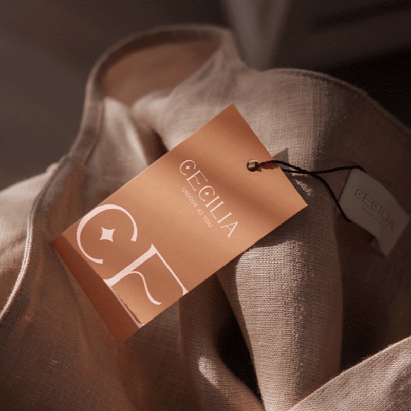 Materiaalit vaatteiden tunnisteiden valmistukseen