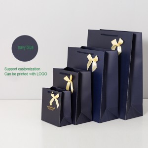 Värikäs lahjapaperipussi