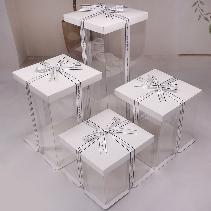 Neliömäinen läpinäkyvä syntymäpäiväkakku laatikko