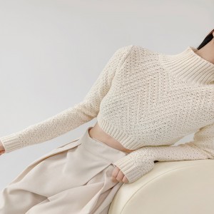 Karkeaneulottu keski-kaulan villapaita