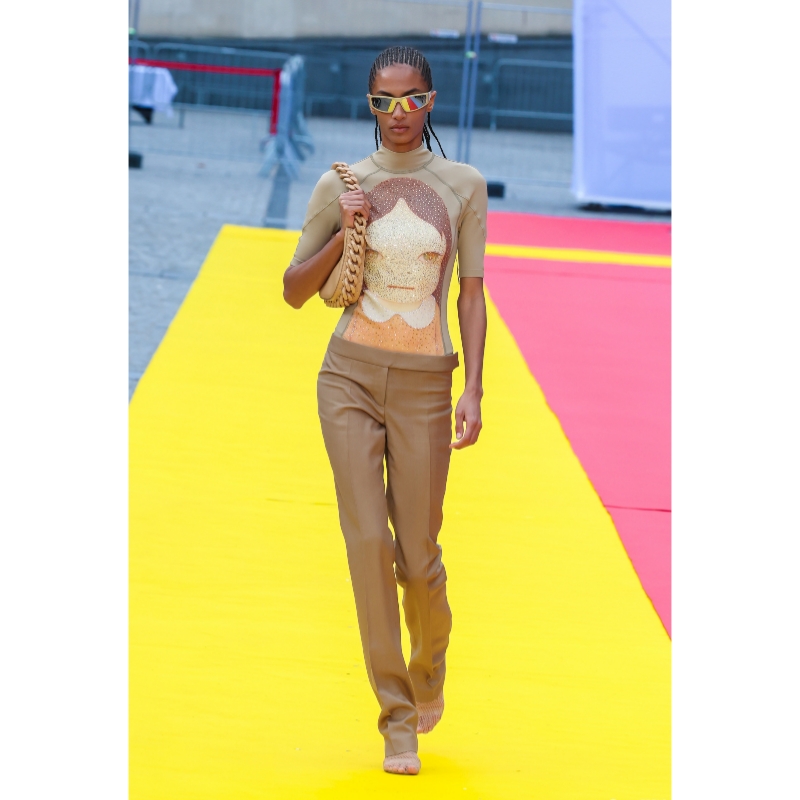 Stella McCartney/yoshitomonara/capsule-kokoelma/rebellious Spirit/carton-kuva rajat ylittävä yhteinennimeä