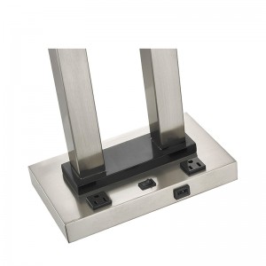 Kaksinkertainen yöpöytäpöytävalaisin huoneessa