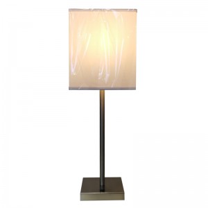 Yksinkertainen tyylinen harjattunikkelipintainen yöpöytä pöytävalaisin, jossa on/off rokkarikytkin huoneessa