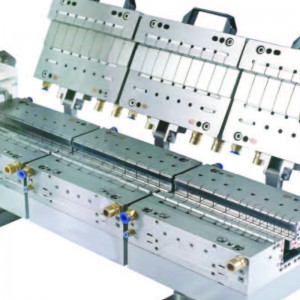 Extruusiomuotti muoviprofiililla