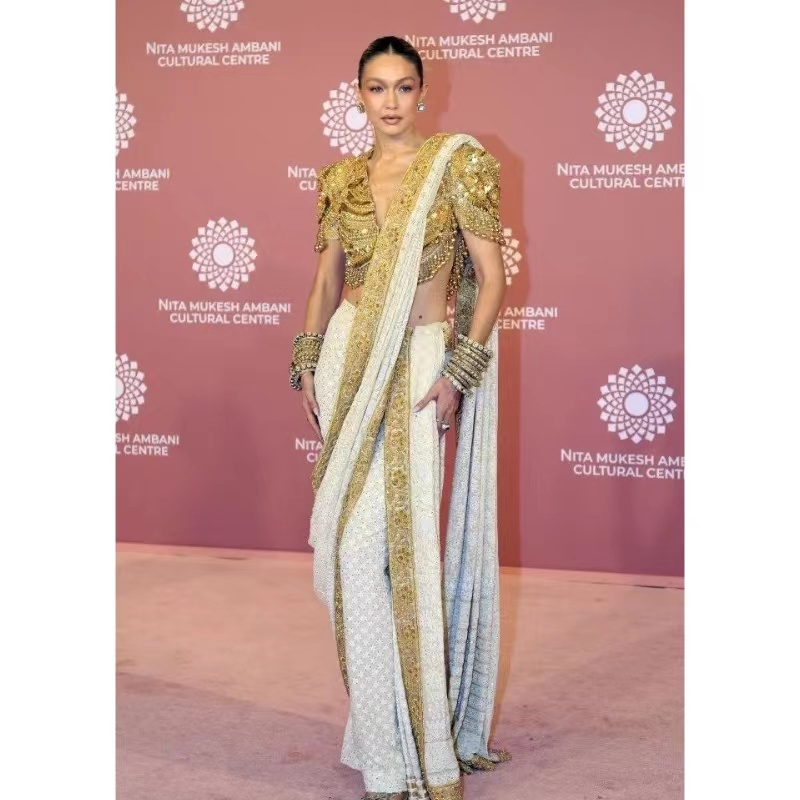 Julkkisvaikutus/landscape-kuvio/elegance&perinteinen kulttuuri/2024-25 syksy talvi/street valokuvaus/liu ting -sarakkeella