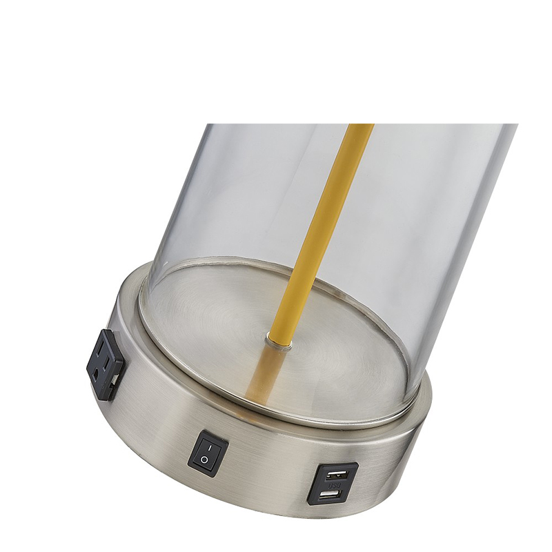 Home2 Hotel Glass -pöytävalaisin, jossa on/off -rokkarikytkin, kätevä pistorasia ja USB -latausportti hotellin huoneessa