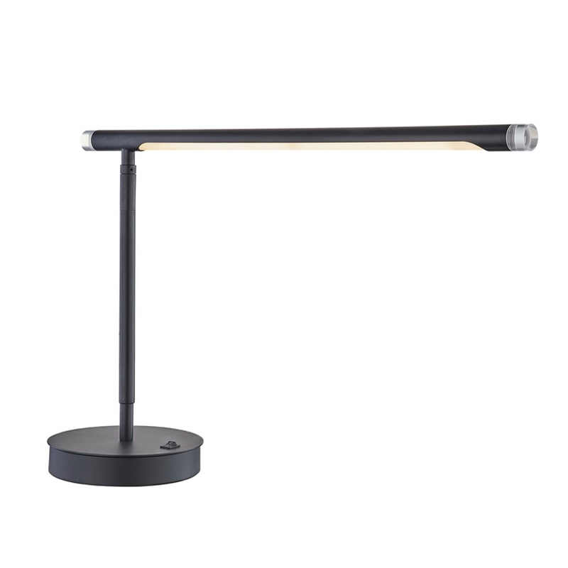 Marriott Säädettävä LED -työpöytävalaisin matta mustalla viimeistelyllä ja On/off -rokerikytkin hotellin huoneessa
