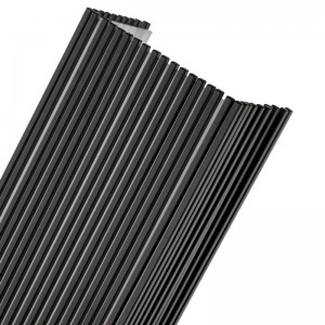 Hampton Inn Hotel Metal Wall Sconce matta mustalla viimeistelyllä ja akryylihajottajalla hotellin tyypillisissä lattiakäytävissä