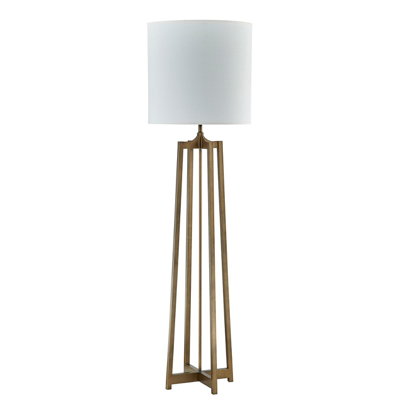 Hyatt Hotel -sohva lattiavalaisimen vieressä ja antiikkinen kultapinta huoneessa