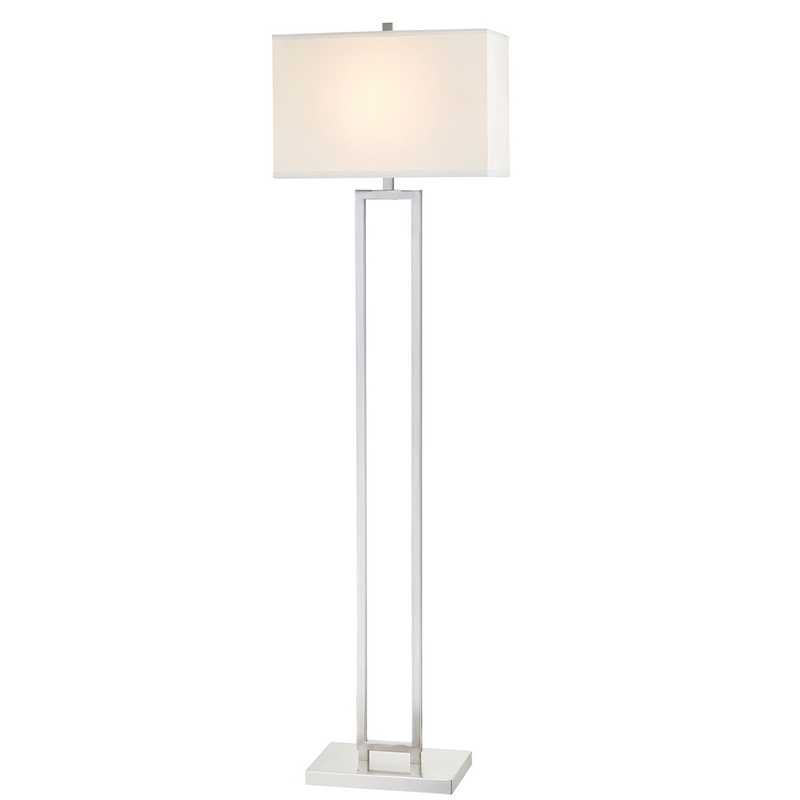 Marriott Hotel -sohva lattiavalaisimen vieressä harjatullanikkelillä