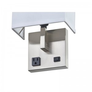 Hospitality Hotel Hand Wall Sconce harjatullanikkelillä ja puoli suorakaiteen muotoinen kangasvarjostin tyypillisessä huoneessa