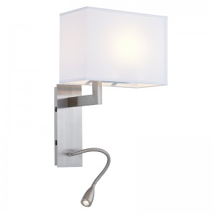 Hospitality Hotel Wall Sconce harjatullanikkelillä ja suorakaiteen muotoisella kangasvarjossa hotellissa tyypillisessä huoneessa