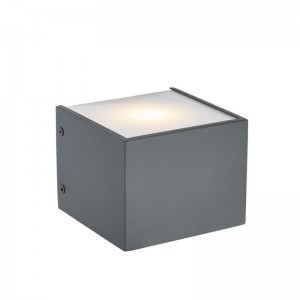 Hospitality -hotellin seinävalaisin maalatulla litteällä harmaalla ja integroidulla LED: llä hotellin tyypillisessä huoneessa