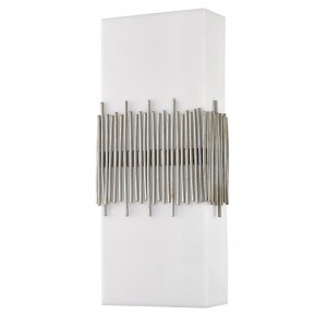 Hospitality Hotel Wall Sconce antiikkisella Siliver -viimeistelyllä ja suorakaiteen muotoisella akryylisävyllä hotellissa.