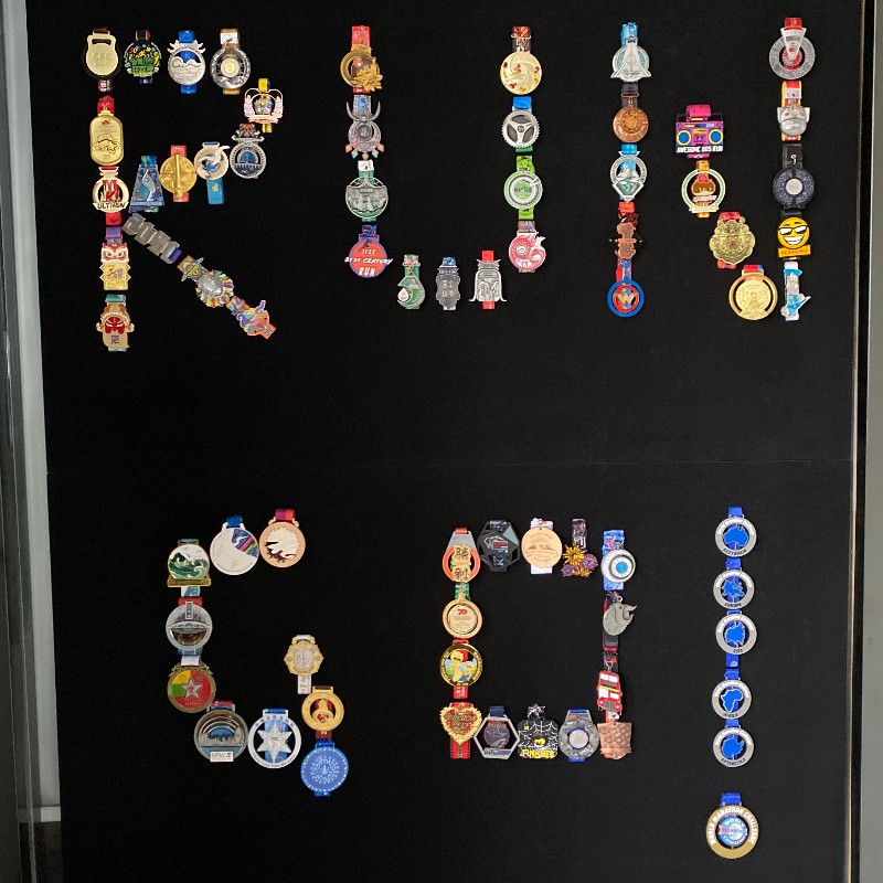 Mukautetut mitalit perhe-global-taidesahat