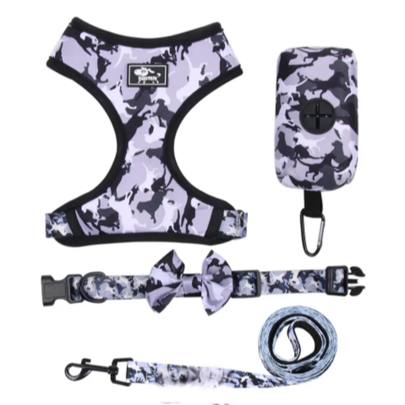 Mukautetut ylelliset pentujen hihnan kaulus Säädettävä lemmikkieläinten kakkupussi bandana palautettavissa ja hengittäväneopreenikoiran valjaat