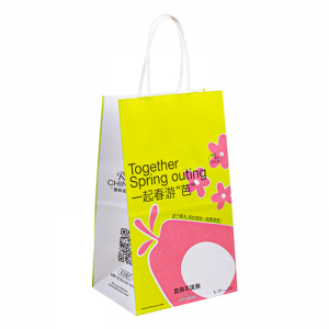 Tukkumyynti Kraft Paper Bag Black Gift Shopping Paper -pussi logolla vaatteiden mukautettu pakkauspussi