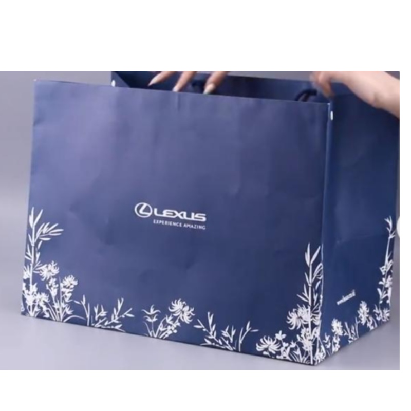 Ylellinen matta lahjapysäköinti Paper laukku logolla räätälöityyn pakkauslaukkuun