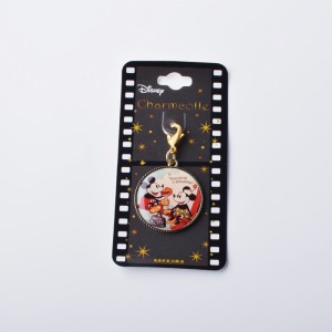 Mukautettu kova emali -akryylinäppäimistö Disney Keychain KPOP -tähti kahdesti avaimenemaa