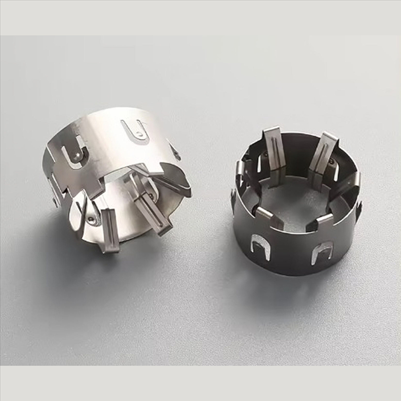 Räätälöity valmistuspalvelu Musta jauhemaalaus alumiini leimaus taivutus lävistys muotoiluosat golfkärryyn