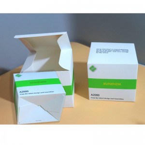 Laturi ja latauskaapeli Pakkauslaatikko