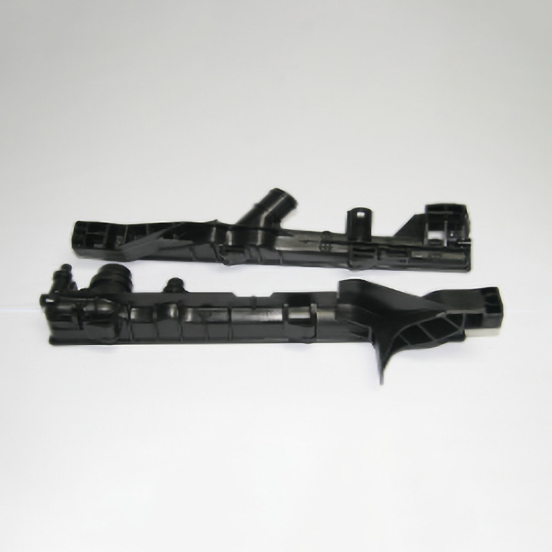 Muovinen jäähdytinsäiliö