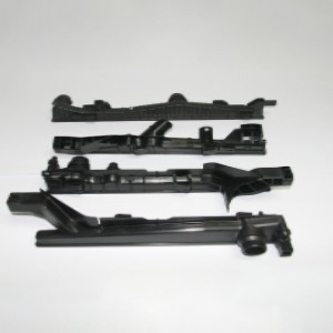 Muovinen jäähdytinsäiliö