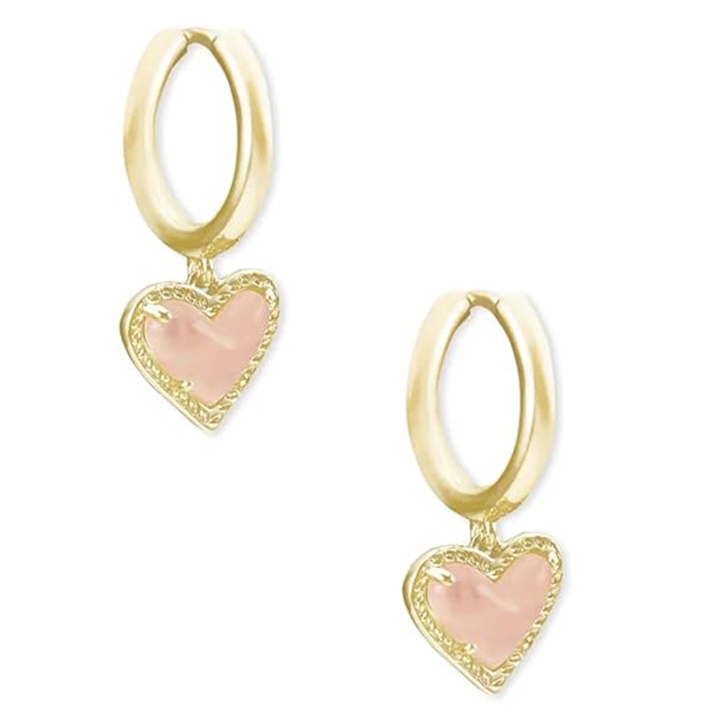 Blush Heart Charm Hoop korvakorut Heart Huggie -korvakorutnaisille, muotikorut