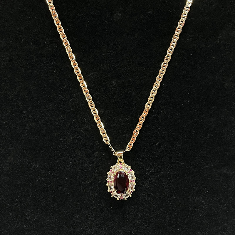 Royal Ruby Halo -kaulakoru timantilla & Vaaleanpunainen safiiria aksentteja 14K kultaketjussa