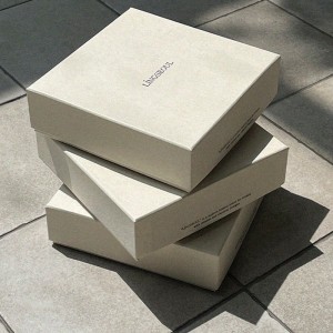 Klassinen eleganssi lahjapakkaus