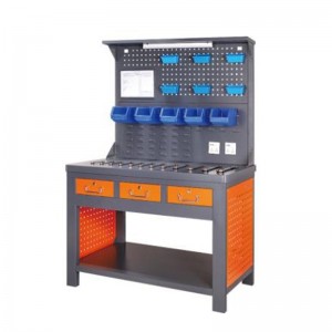 Työpöytä valaistusnauhalla ja takaosalla