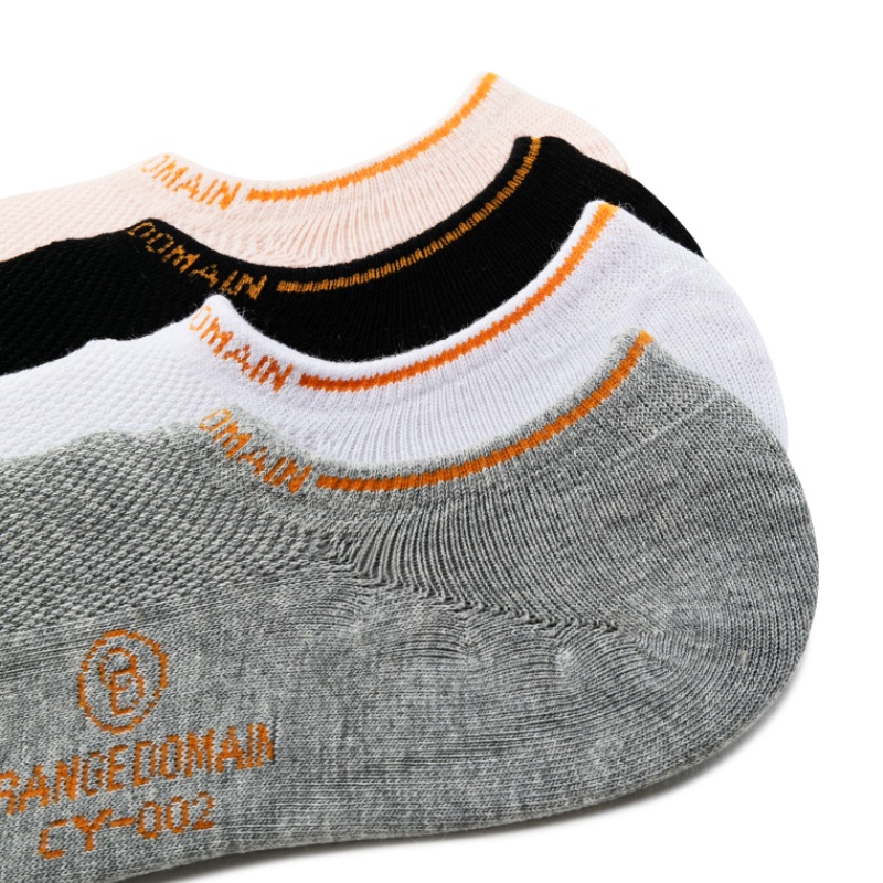 Neljä vuodenaikaanaisetnäkymättömät sukat