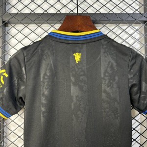 25/26 lasta m-U kolmas päässä koko 16-28