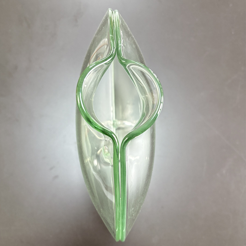 Zhongtai ruostumattomasta teräksestä valmistettu kalan suun muoto kaareva pyöreä korkea-Läpinäkyvyysmaljakko 23 cm:n metallipohjalla kukka -järjestelylle