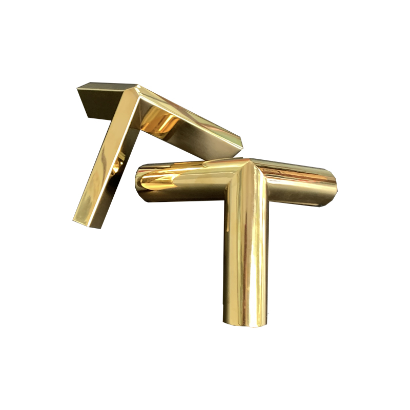 Zotye Ruostumattomasta teräksestä valmistettu kultaiset elektroljonoidut kolmionmuotoiset kolme-Dimensional ontto jalustan koriste