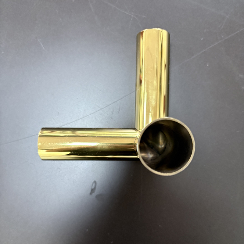 Zotye Ruostumattomasta teräksestä valmistettu kultaiset elektroljonoidut kolmionmuotoiset kolme-Dimensional ontto jalustan koriste