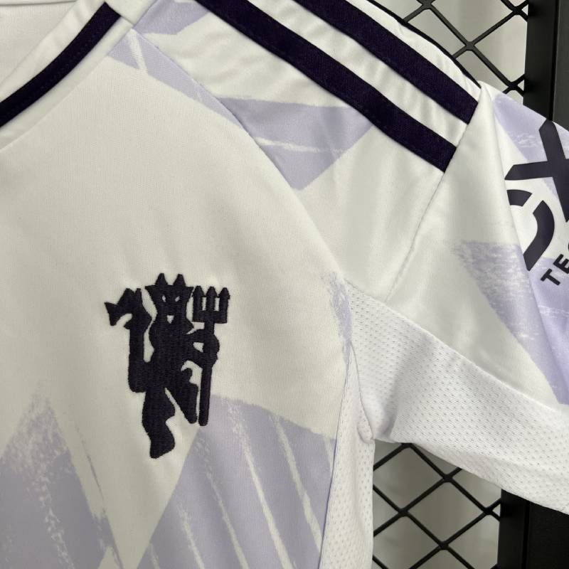 25/26 lasta m-U poissa koko: 16-28